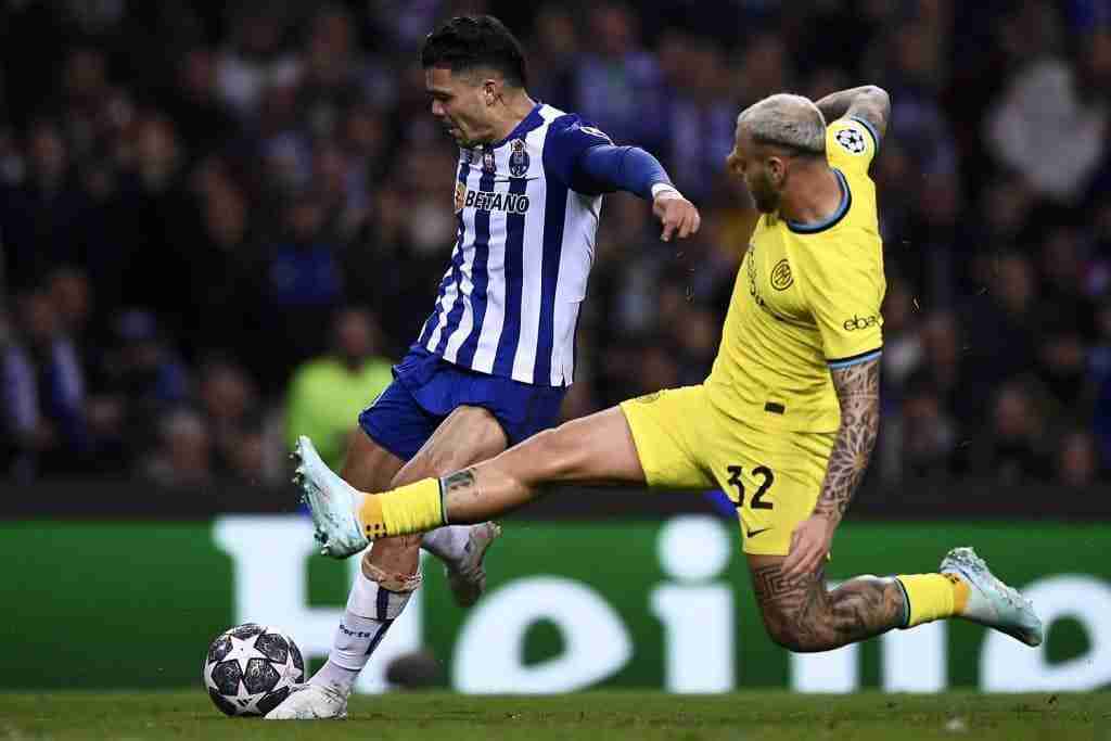 Evanilson e Dimarco durante Porto-Inter